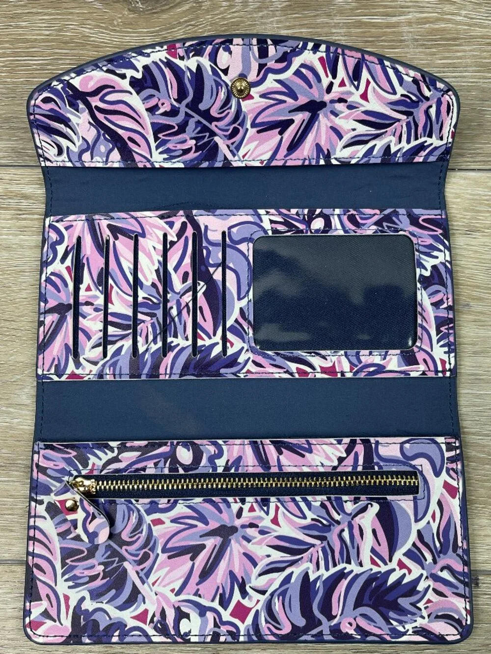 NWOT SIMPLY SOUTHERN WALLET ORGANIZER